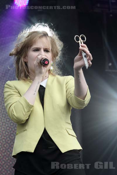 CHRISTINE AND THE QUEENS - 2012-07-20 - PARIS - Parvis de l'Hotel de Ville - 